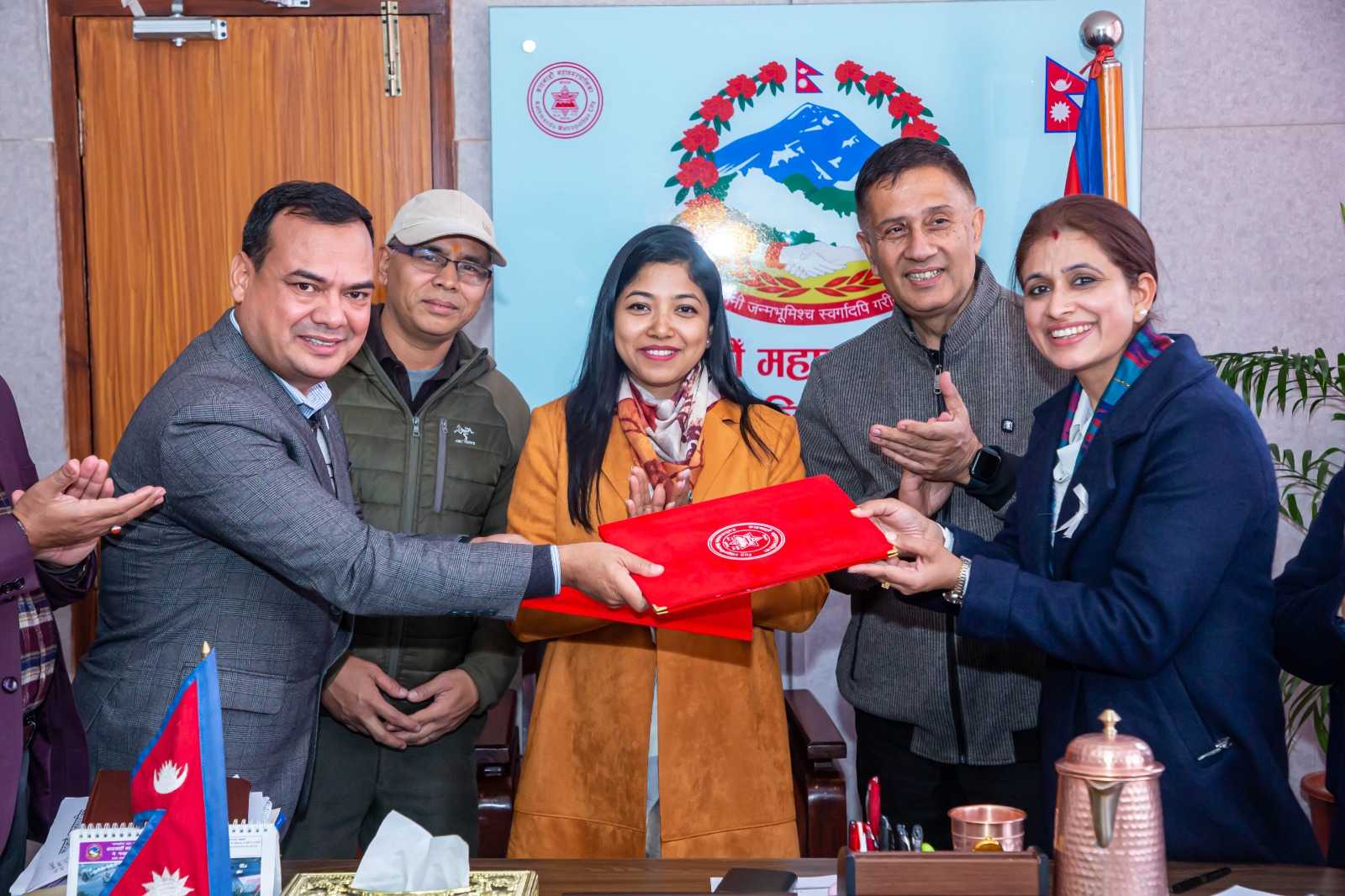 बालबालिकाको अस्थायी तथा वैकल्पिक स्याहारका लागि काठमाडौँ महानगरपालिका र एसओएस बालग्राम बिच समझदारी