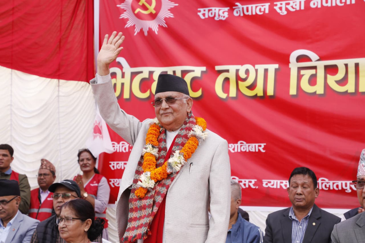 केपी ओली पार्टी केन्द्रीय कार्यालय च्यासलमा पुगे