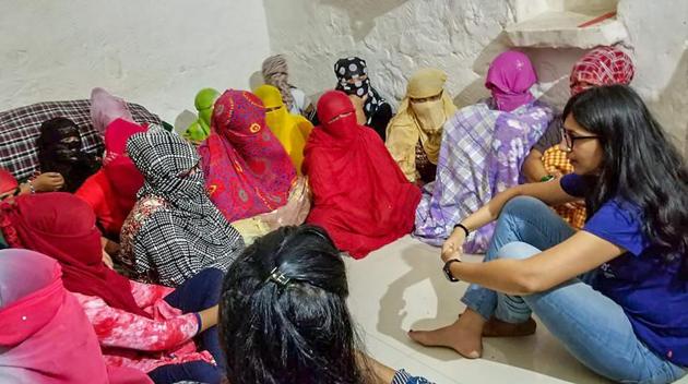 भारत हुँदै खाडी मुलुक पठाउन लागिएका ४० नेपाली महिलाको उद्धार