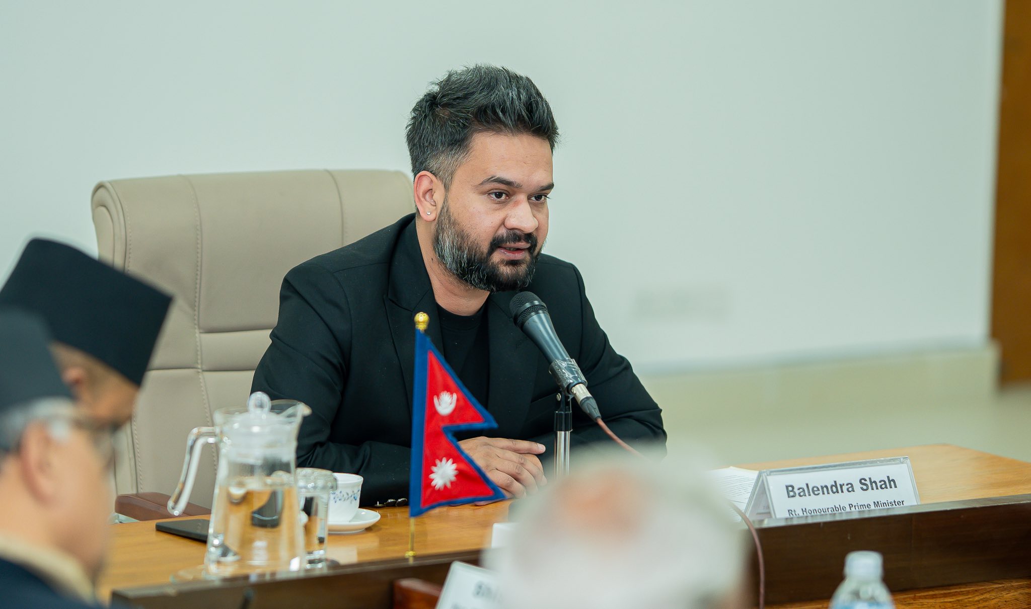 प्रधानमन्त्रीको कुर्सी सम्हालेको एक महिना नपुग्दै जनतामा निराशा छाउन थाले