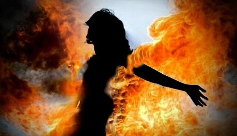 काठमाडौंको माकालबारीमा युवतीले गरिन् आत्मदाह प्रयास